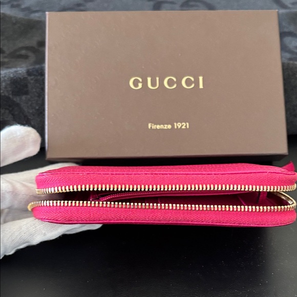 Gucci Fuchsia Leather Wallet - Picture 11 of 16